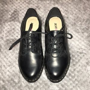 Plain Black Shoes with Gold Beading
